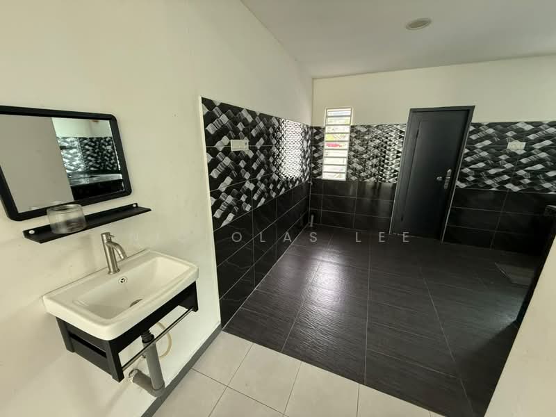 1-storey Terraced House for Rent in Lahat (Perak) - Nicholas Lee - Bathroom - PropertyGuru.com.my