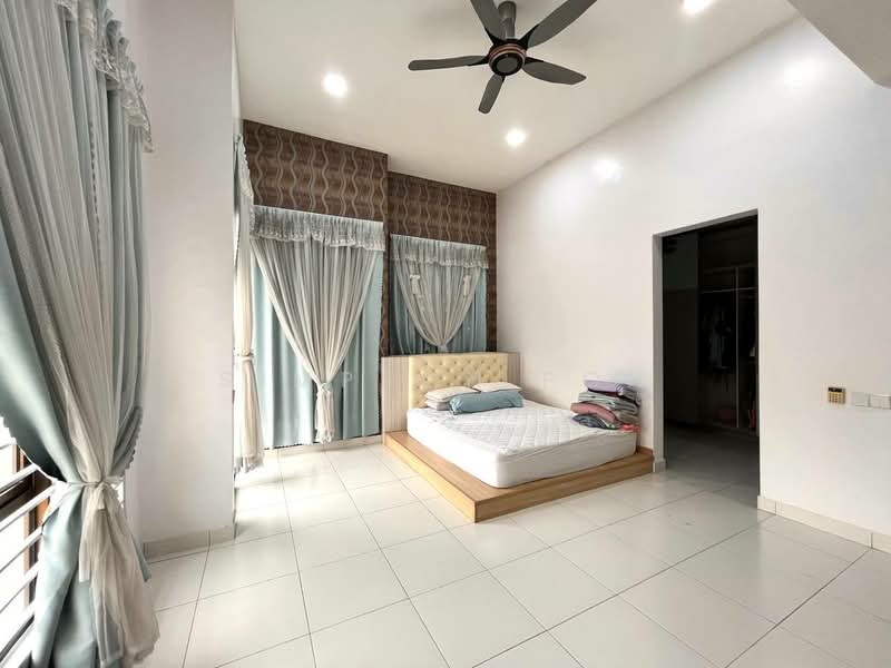Cluster House for Sale in Setia Tropika (Johor Bahru) - Simpson Poh - Bedroom - PropertyGuru.com.my