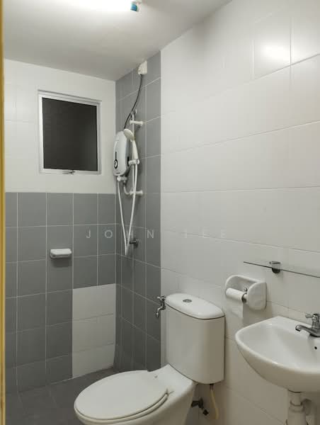 Pangsapuri untuk Dijual di Seri Intan Apartment - John Tee - Bathroom - PropertyGuru.com.my