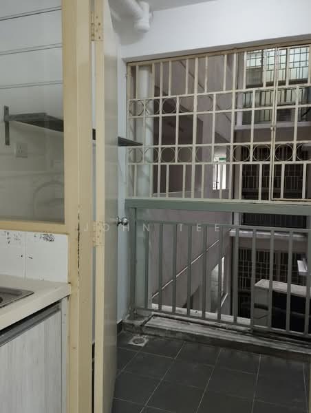 Pangsapuri untuk Dijual di Seri Intan Apartment - John Tee - Balcony - PropertyGuru.com.my