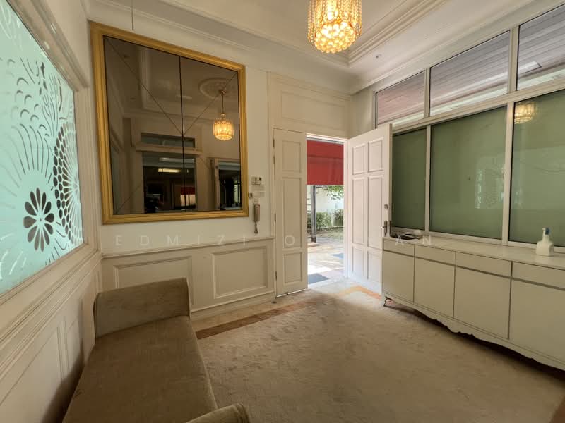 Rumah Berkembar untuk Dijual di Saujana (Selangor) - Edmizi Othman - Entrance - PropertyGuru.com.my
