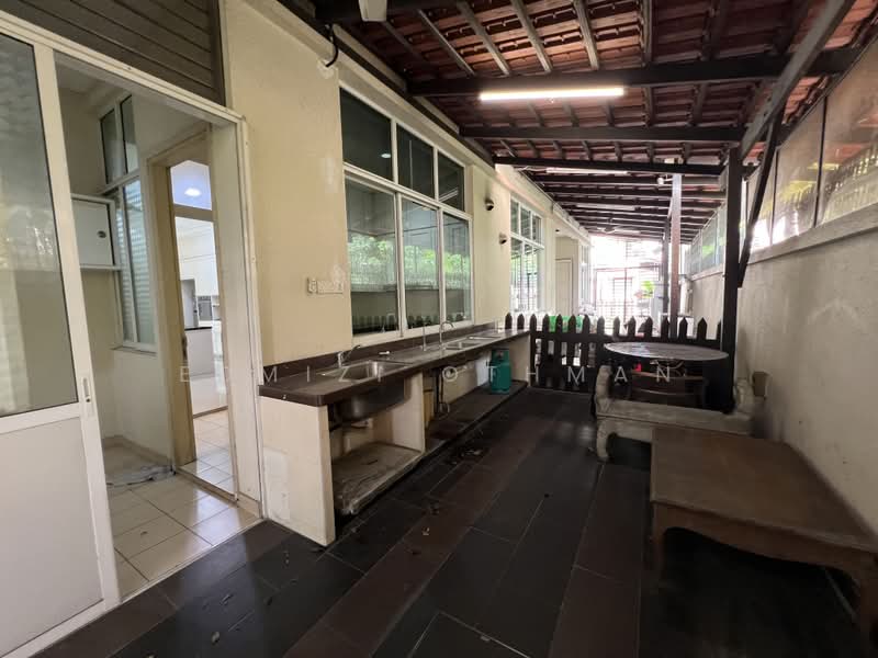 Rumah Berkembar untuk Dijual di Saujana (Selangor) - Edmizi Othman - Kitchen - PropertyGuru.com.my