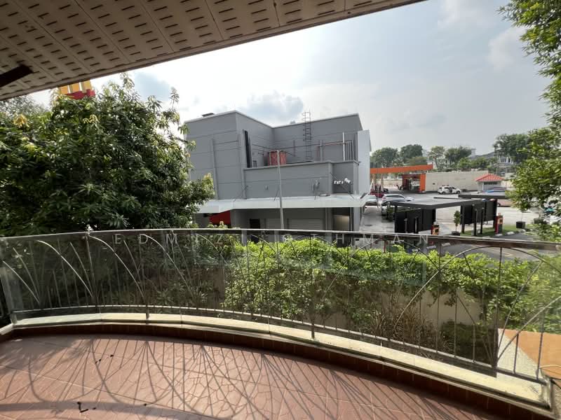 Rumah Berkembar untuk Dijual di Saujana (Selangor) - Edmizi Othman - Balcony - PropertyGuru.com.my