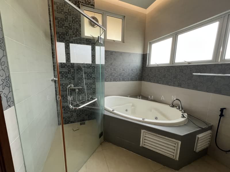 Rumah Berkembar untuk Dijual di Saujana (Selangor) - Edmizi Othman - Bathroom - PropertyGuru.com.my