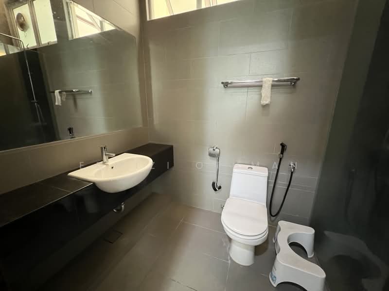 Rumah Berkembar untuk Dijual di Saujana (Selangor) - Edmizi Othman - Bathroom - PropertyGuru.com.my