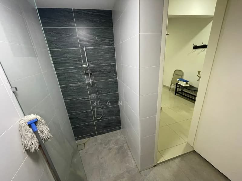 Kediaman Servis untuk Disewa di Pearl Suria - Han . - Bathroom - PropertyGuru.com.my