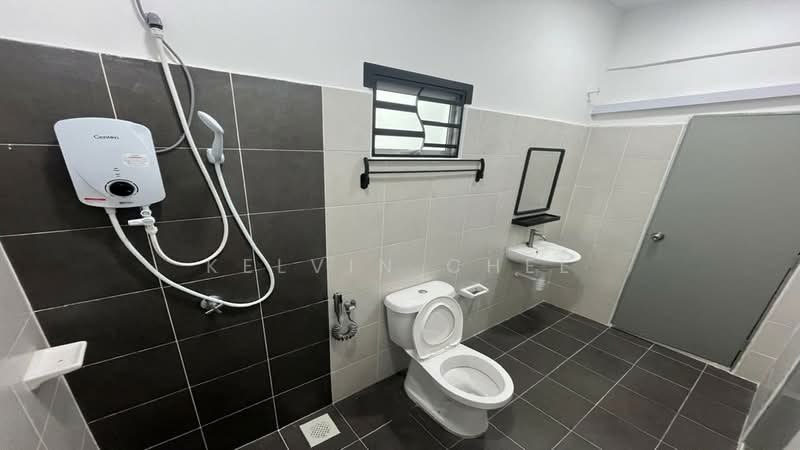 2-storey Terraced House for Rent in Taman Pulai Utama (Skudai) - Kelvin Chee - Bathroom - PropertyGuru.com.my