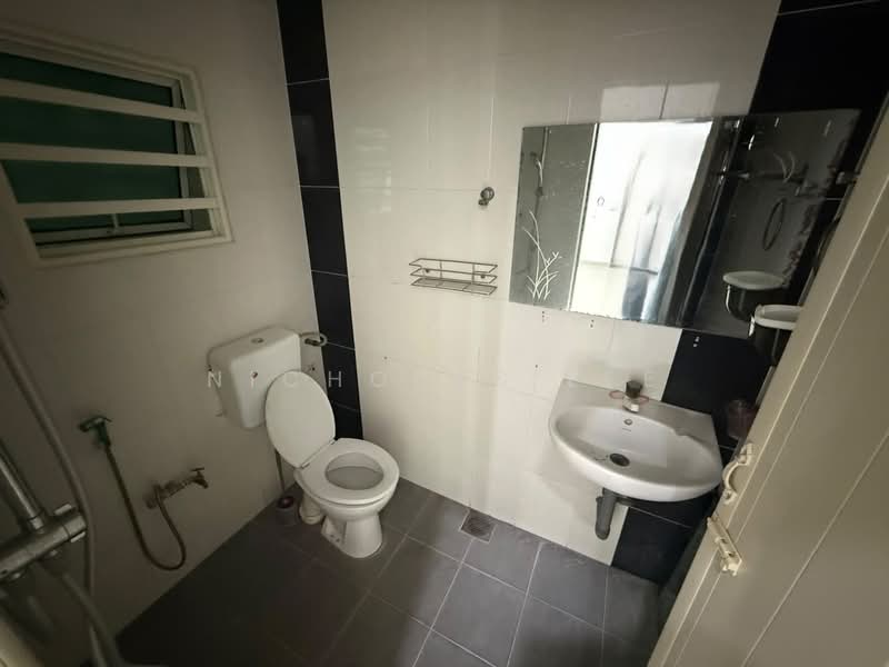 Rumah Berkembar untuk Disewa di Taman Lim (Ipoh) - Nicholas Lee - Bathroom - PropertyGuru.com.my