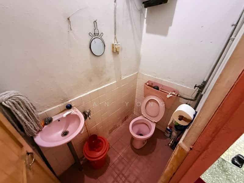 Rumah Teres 1-Tingkat untuk Dijual di Desa Jaya Kepong (Kepong) - Sean Yong - Bathroom - PropertyGuru.com.my