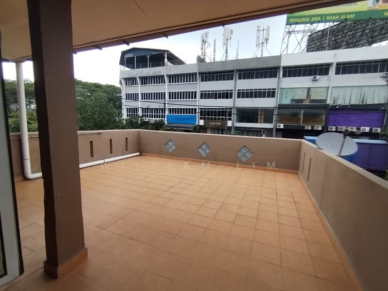 Rumah Teres 2-Tingkat untuk Dijual di Taman Mesra (Shah Alam) - William Lim - Balcony - PropertyGuru.com.my