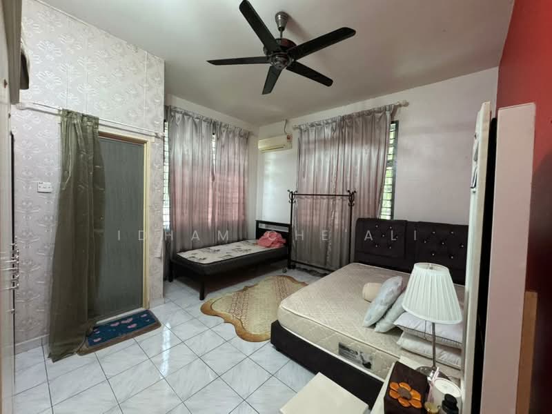 Bungalow House for Sale in Balok (Pahang) - Idham Che'Ali - Bedroom - PropertyGuru.com.my