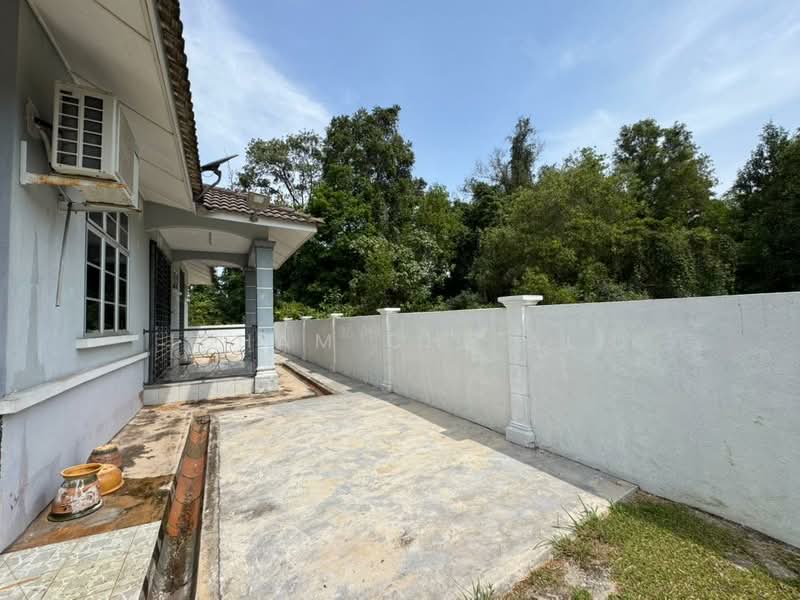 Bungalow House for Sale in Balok (Pahang) - Idham Che'Ali - Exterior - PropertyGuru.com.my