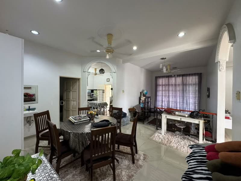 Bungalow House for Sale in Balok (Pahang) - Idham Che'Ali - Dining Room - PropertyGuru.com.my