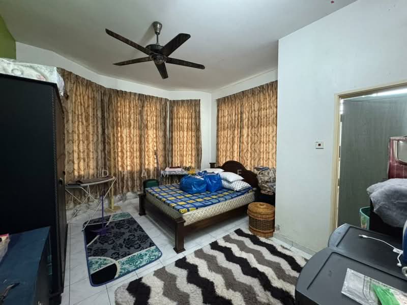 Bungalow House for Sale in Balok (Pahang) - Idham Che'Ali - Bedroom - PropertyGuru.com.my