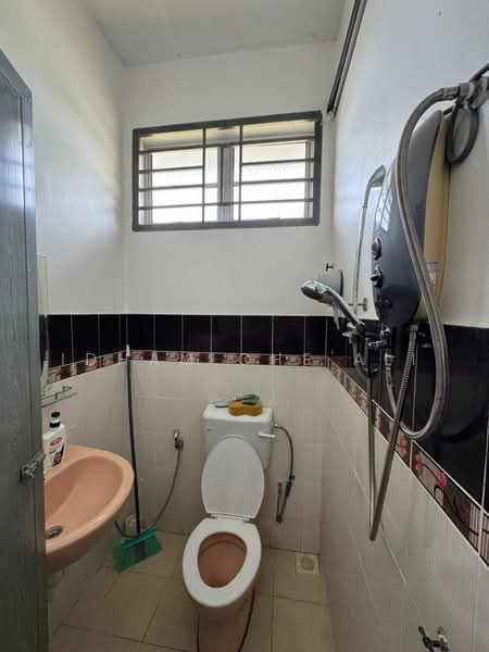 Bungalow House for Sale in Balok (Pahang) - Idham Che'Ali - Bathroom - PropertyGuru.com.my