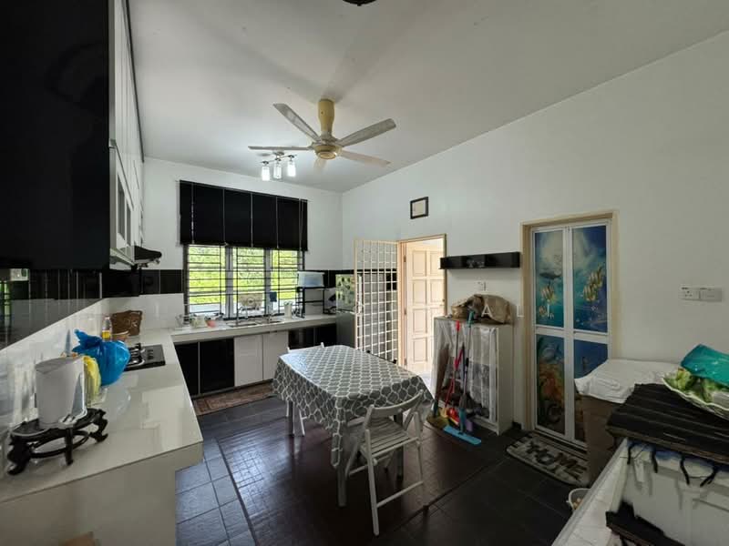 Bungalow House for Sale in Balok (Pahang) - Idham Che'Ali - Kitchen - PropertyGuru.com.my