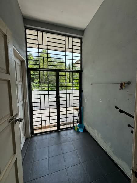 Bungalow House for Sale in Balok (Pahang) - Idham Che'Ali - Entrance - PropertyGuru.com.my