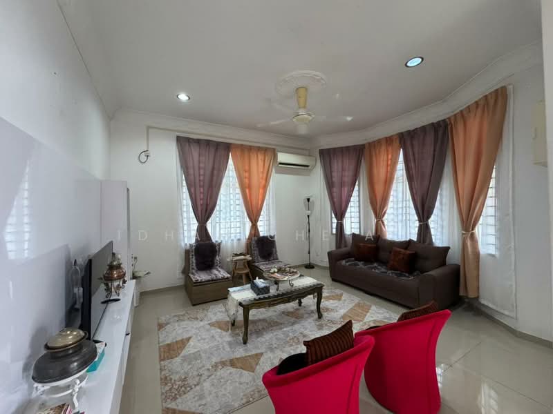 Bungalow House for Sale in Balok (Pahang) - Idham Che'Ali - Living Room - PropertyGuru.com.my