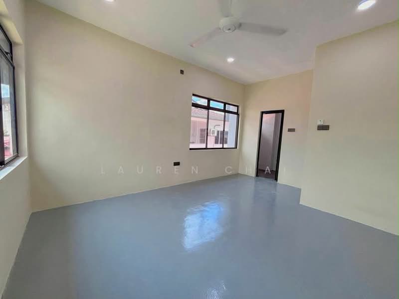 Rumah Berkembar untuk Dijual di Taman Pelangi (Johor Bahru) - Lauren Chai - Living Room - PropertyGuru.com.my