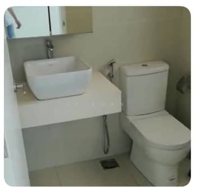 Kediaman Servis untuk Dijual di Skypod Residence - KF Kuan - Bathroom - PropertyGuru.com.my