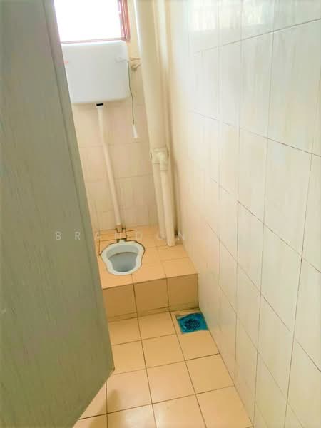Shop for Sale in Taman Equine (Seri Kembangan) - Brandon Yee - Bathroom - PropertyGuru.com.my