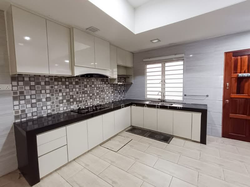 Rumah Teres 1-Tingkat untuk Dijual di Taman Lestari Putra (Seri Kembangan) - Azli Ibrahim - Kitchen - PropertyGuru.com.my