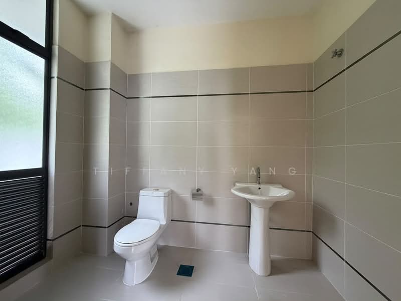 Semi-Detached House for Sale in Bandar Country Homes (Rawang) - Tiffany Yang - Bilik Mandi - PropertyGuru.com.my