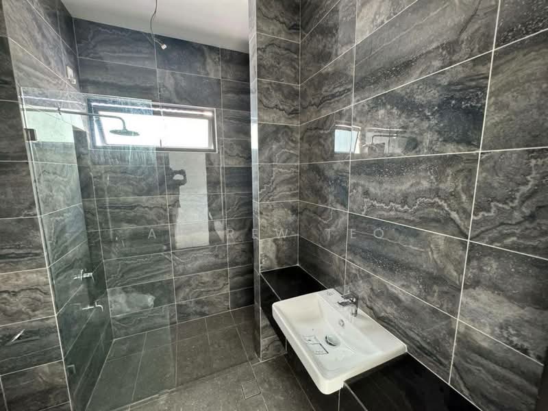 Cluster House for Sale in Taman Impian Emas (Skudai) - Andrew Teo - Bathroom - PropertyGuru.com.my