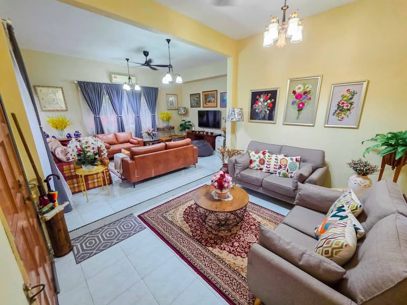 Bungalow House for Sale in Taman Sri Kajang (Kajang) - Azli Ibrahim - Living Room - PropertyGuru.com.my
