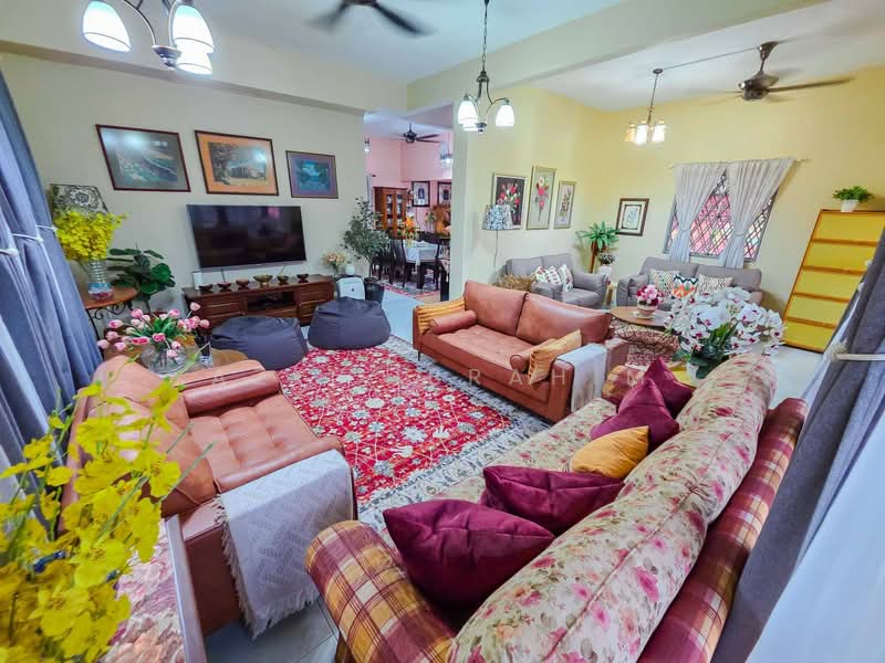 Bungalow House for Sale in Taman Sri Kajang (Kajang) - Azli Ibrahim - Living Room - PropertyGuru.com.my