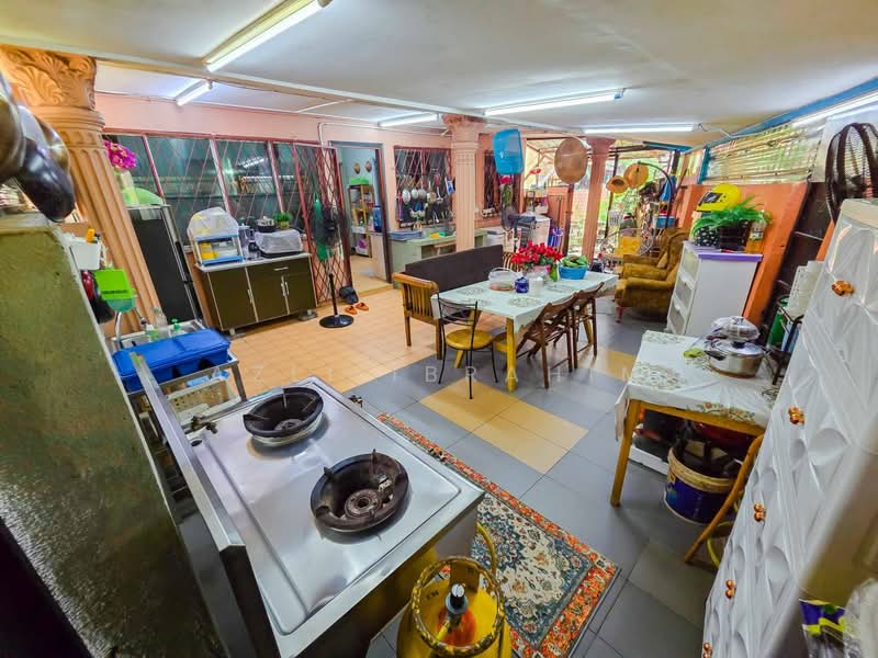 Bungalow House for Sale in Taman Sri Kajang (Kajang) - Azli Ibrahim - Kitchen - PropertyGuru.com.my