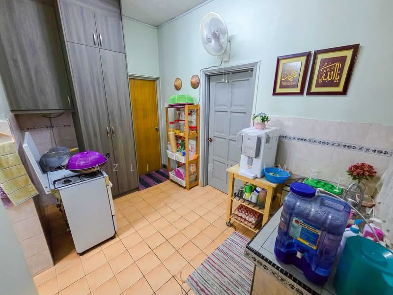 Bungalow House for Sale in Taman Sri Kajang (Kajang) - Azli Ibrahim - Kitchen - PropertyGuru.com.my