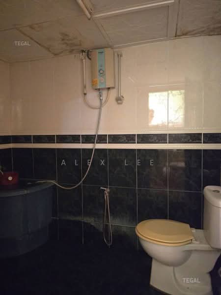 1-storey Terraced House for Sale in Klang (Selangor) - Alex Lee - Bathroom - PropertyGuru.com.my