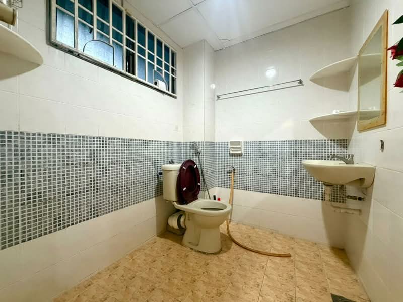 Rumah Teres 2-Tingkat untuk Dijual di Taman Chee Seng (Tanjung Bungah) - Ping Koay - Bathroom - PropertyGuru.com.my