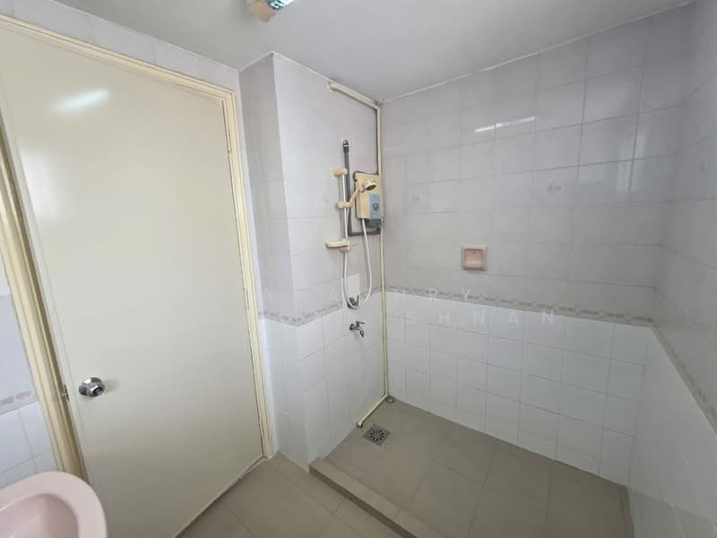 Apartment for Rent at Pantai Panorama Condominiums - Gayathry Muthukrishnan - Bathroom - PropertyGuru.com.my