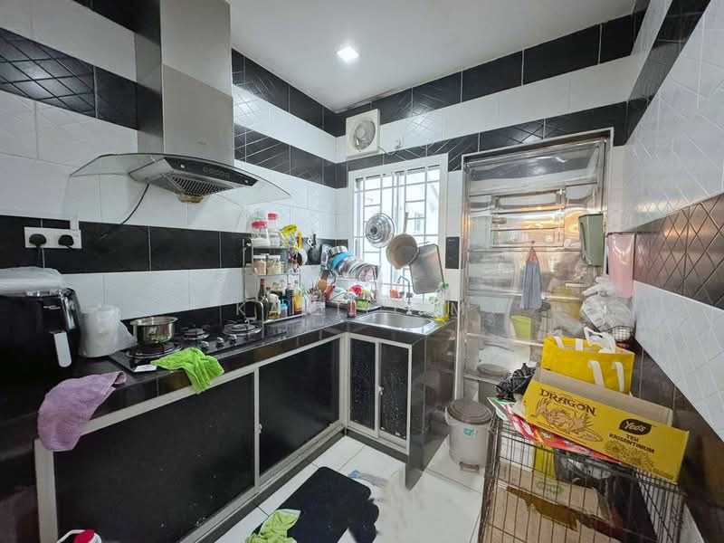 2-storey Terraced House for Sale in Taman Seri Austin (Tebrau) - Karl Lim - Kitchen - PropertyGuru.com.my