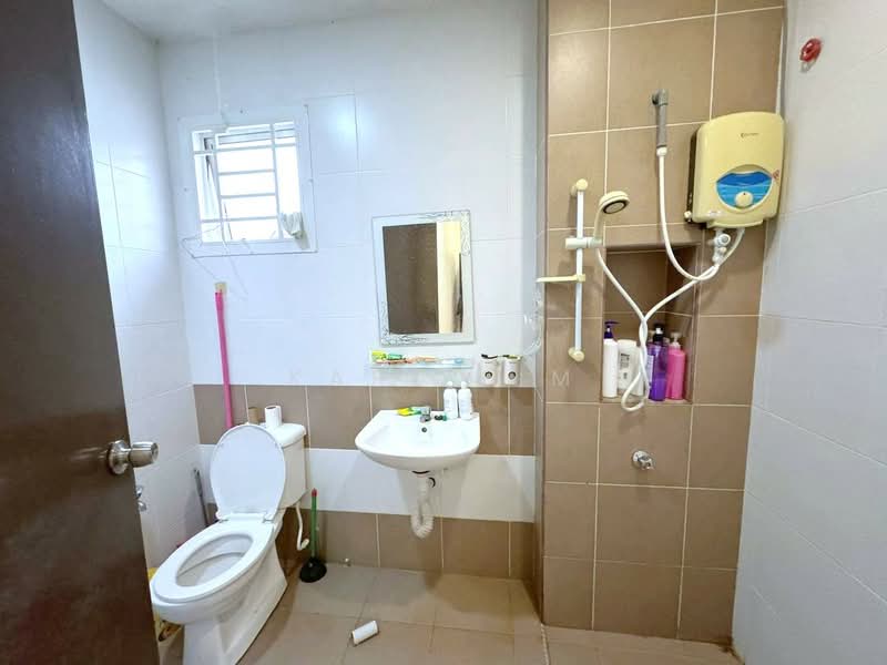 2-storey Terraced House for Sale in Taman Seri Austin (Tebrau) - Karl Lim - Bathroom - PropertyGuru.com.my