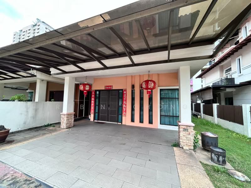 Semi-Detached House for Sale in Taman Yarl (Jalan Klang Lama (Old Klang Road)) - Robin Tchong - Entrance - PropertyGuru.com.my