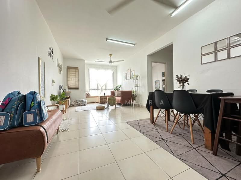 Pangsapuri untuk Dijual di Pangsapuri Seri Baiduri - Maya Myra - Living Room - PropertyGuru.com.my