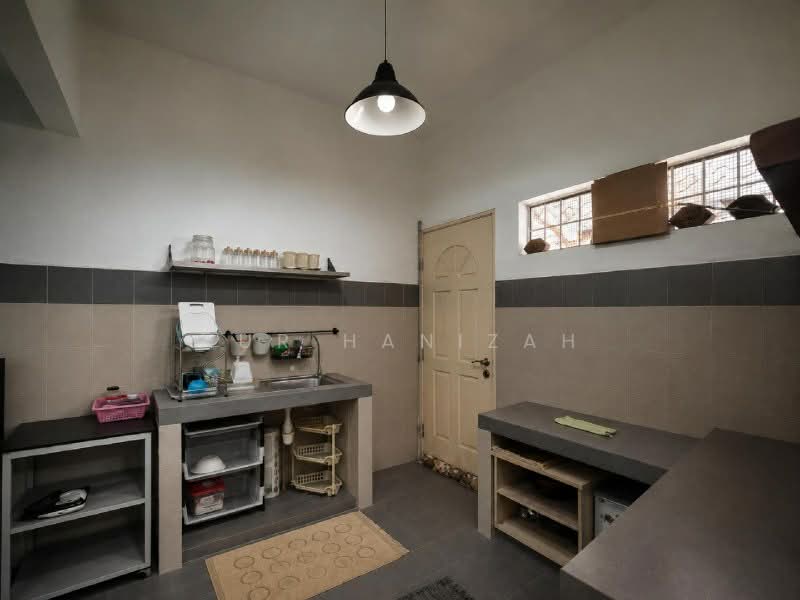 2-storey Terraced House for Sale in Seksyen 13 (Shah Alam) - Nur Hanizah - Kitchen - PropertyGuru.com.my