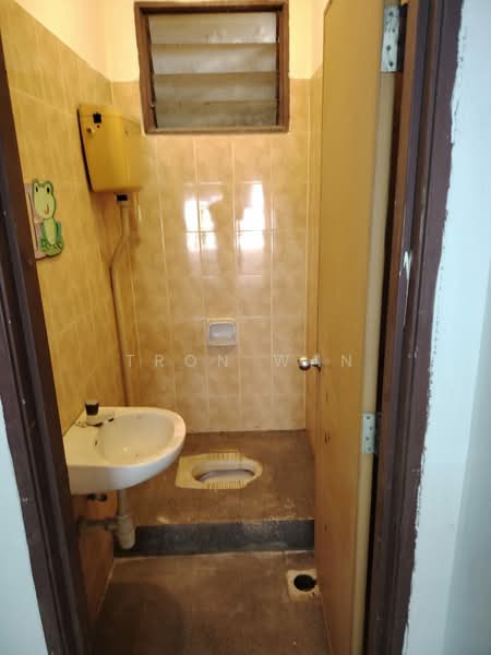 Warehouse for Rent in Jenjarom (Selangor) - Tron Wan - Bathroom - PropertyGuru.com.my
