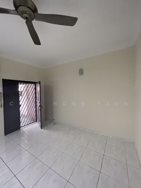 Rumah Teres 2-Tingkat untuk Disewa di Usj 1 (Subang Jaya) - Chun Hong Tang - Entrance - PropertyGuru.com.my