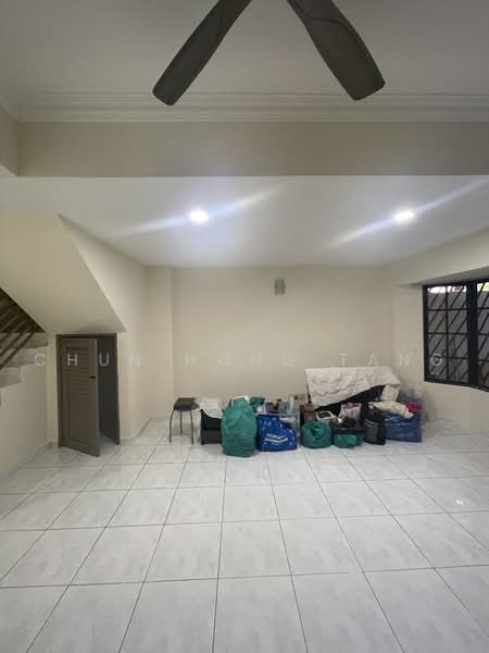 Rumah Teres 2-Tingkat untuk Disewa di Usj 1 (Subang Jaya) - Chun Hong Tang - Living Room - PropertyGuru.com.my