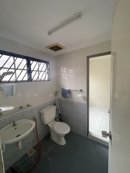 Rumah Teres 2-Tingkat untuk Disewa di Usj 1 (Subang Jaya) - Chun Hong Tang - Bathroom - PropertyGuru.com.my