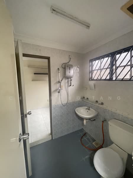 Rumah Teres 2-Tingkat untuk Disewa di Usj 1 (Subang Jaya) - Chun Hong Tang - Bathroom - PropertyGuru.com.my