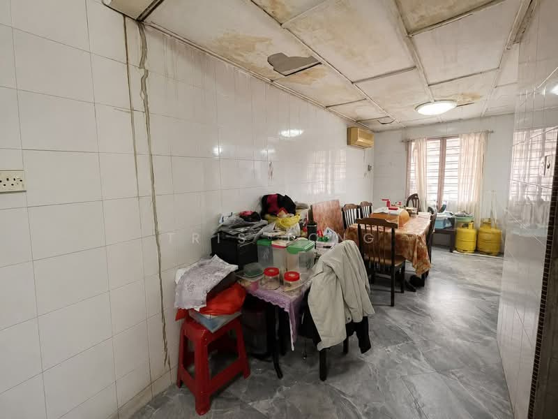 Rumah Teres untuk Dijual di Taman Bersatu (Rawang) - Tris Jong - Dining Room - PropertyGuru.com.my