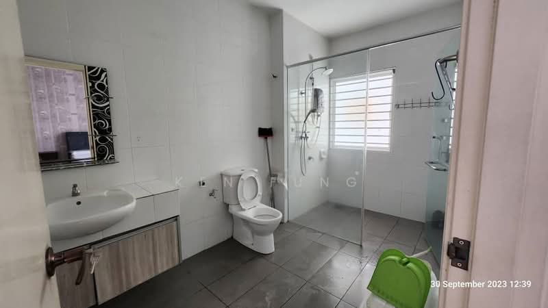 3-storey Terraced House for Rent in Bandar Teknologi Kajang (Kajang) - Ken Fung - Bathroom - PropertyGuru.com.my