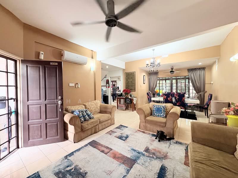 Vila Berkembar untuk Dijual di Subang (Selangor) - Muhairi Rahman - Living Room - PropertyGuru.com.my