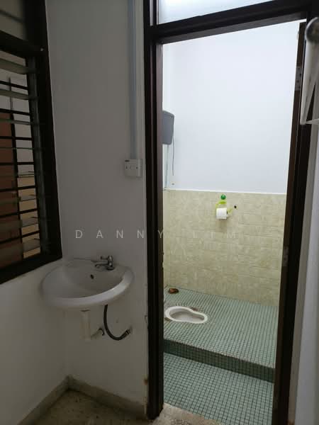 2-storey Terraced House for Rent in Gelugor (Penang) - Danny Lim - Bathroom - PropertyGuru.com.my