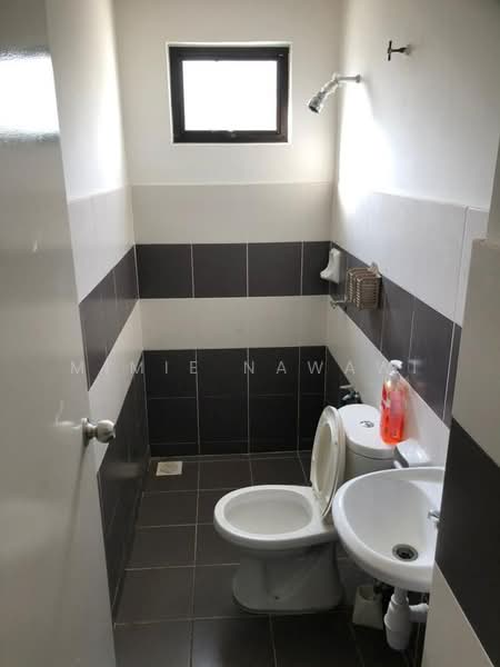 Rumah Bandar untuk Dijual di Beranang (Selangor) - Mimie Nawawi - Bathroom - PropertyGuru.com.my